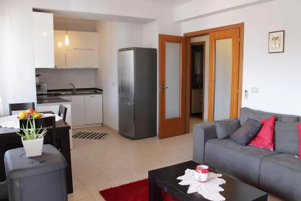 Cosy Rooftop Central Apartment At Pazari I Ri Tirana